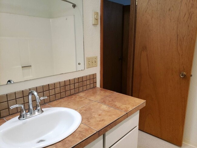 Building Photo - 2005 NE Terre View Dr