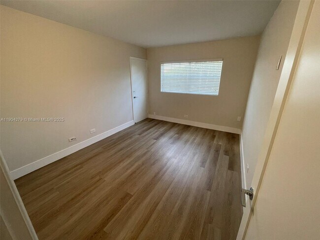 Building Photo - 8107 SW 72nd Ave