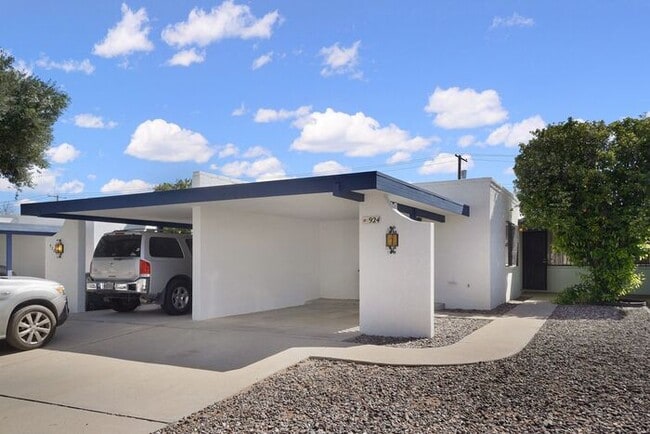 Primary Photo - Pending/Rented – Pet-Friendly 2 Bedroom Ho...