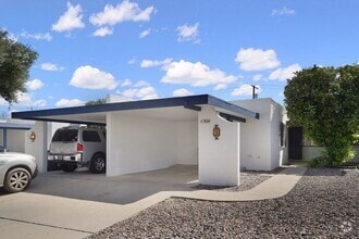 Building Photo - Pending/Rented – Pet-Friendly 2 Bedroom Ho...