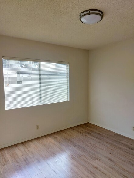 Building Photo - 1038 12th St