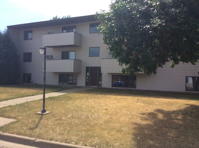 Primary Photo - 2 bedroom, 1 bath apartment