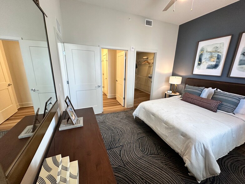 Building Photo - 2822 SW 69th Ave