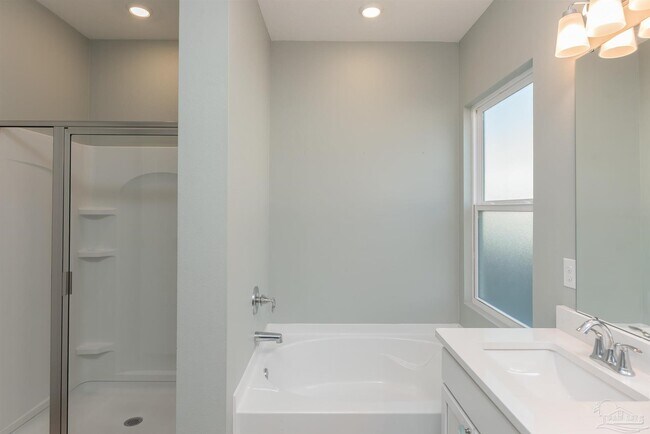 Building Photo - 1938 Westhill Dr