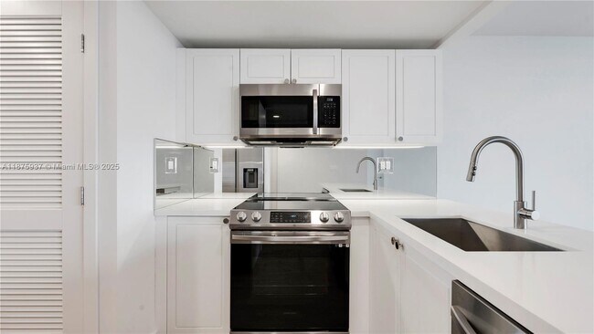 Building Photo - 555 NE 34th St
