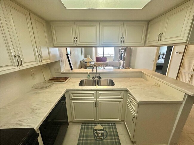 Building Photo - 6035 Sea Ranch Dr