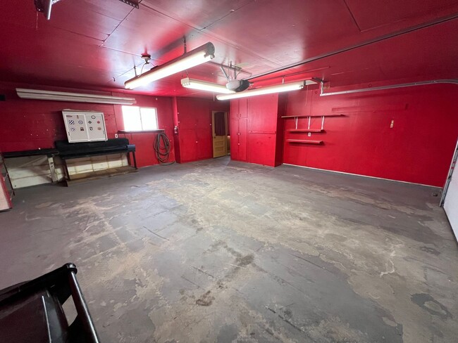 Building Photo - 1300 Riverview Rd