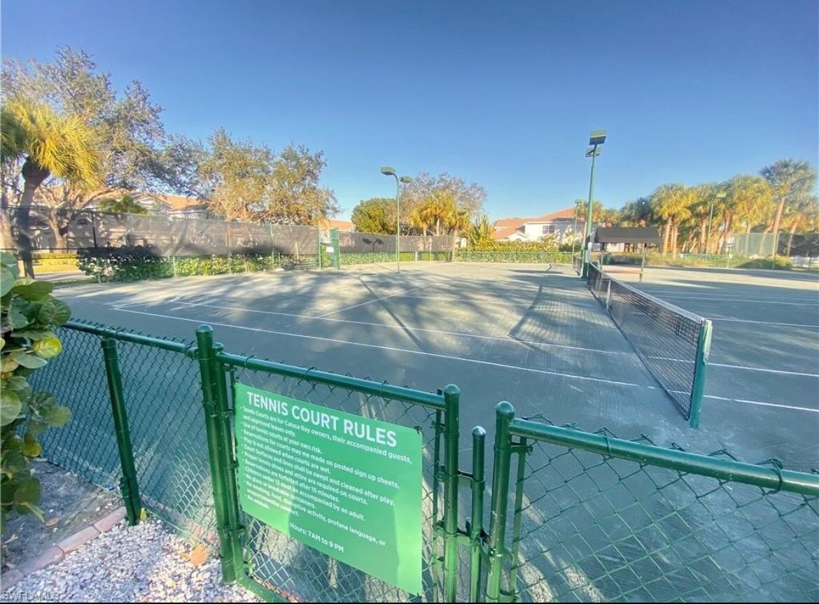Tennis courts - 6910 Satinleaf Rd N