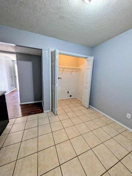 Building Photo - 9755 MO-13