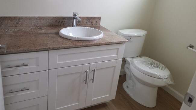 large powder room - 11435 Tiara St