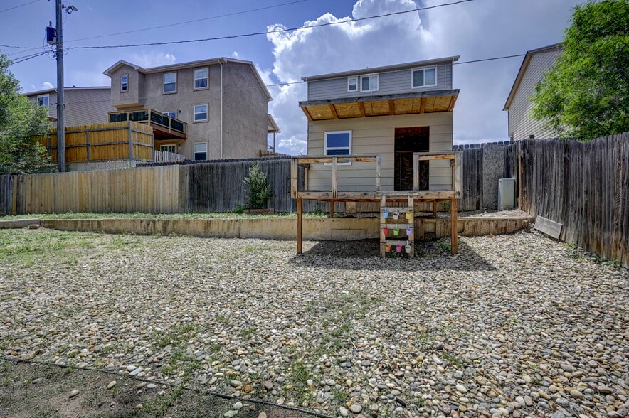 Building Photo - 1222 Hartford St