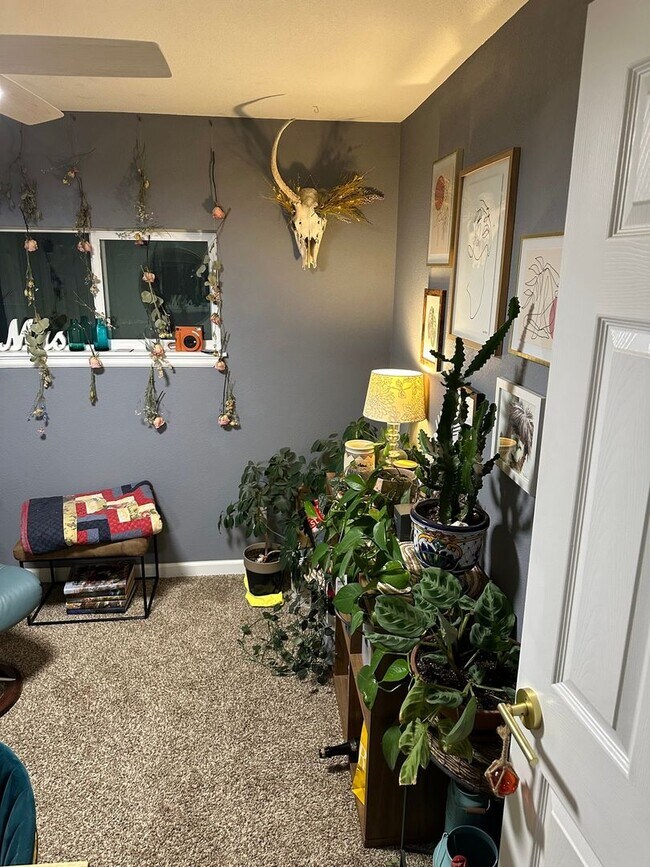 Building Photo - Downtown Loveland Home with Garage and Spa...