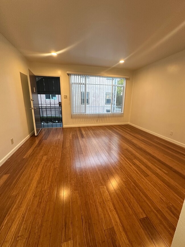 Building Photo - 2320 W 24th St