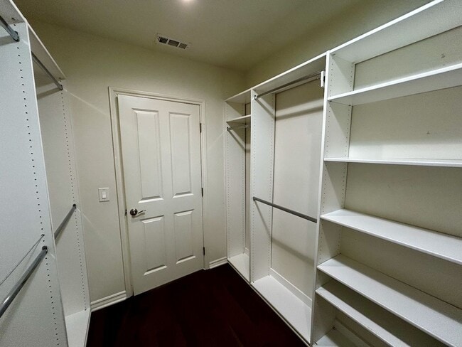 Building Photo - A home that has all the best of California Living!