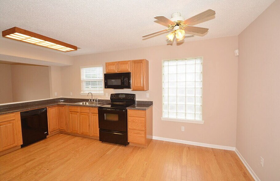 Building Photo - 3438 W 52nd St