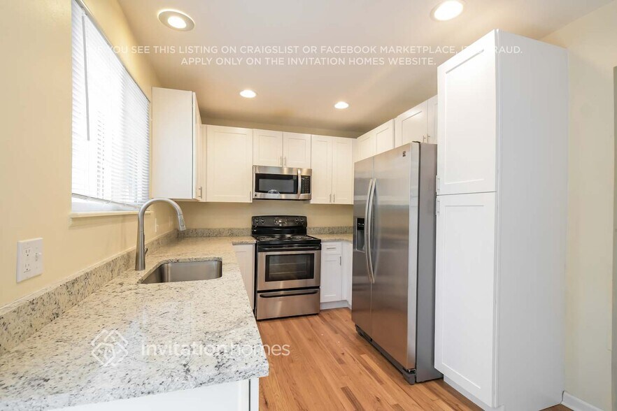 Building Photo - 12438 W 84th Dr
