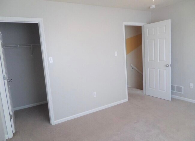 Building Photo - 1219 Ridgeway Dr