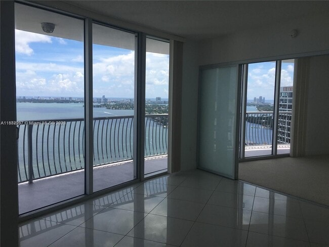 Building Photo - 1750 N Bayshore Dr