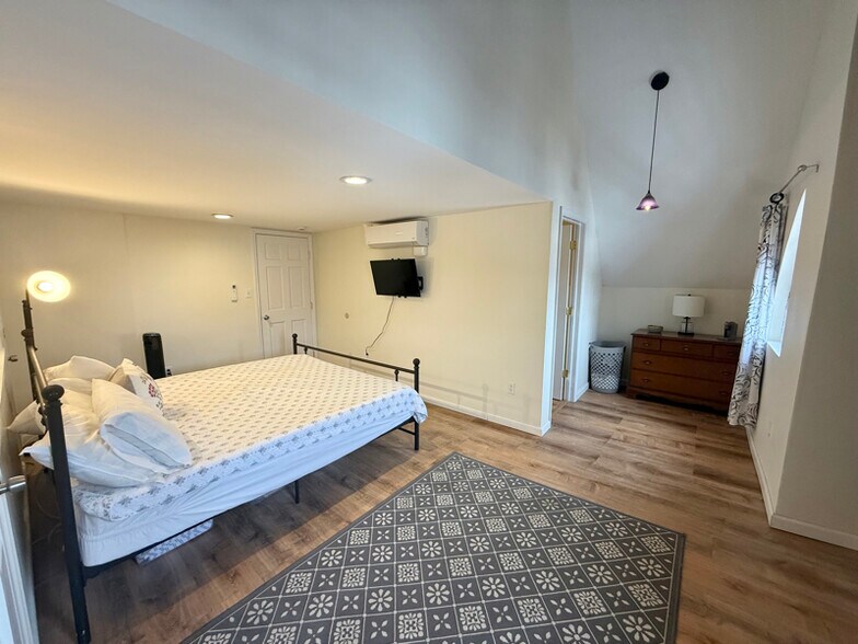 Building Photo - 143 2nd Ave