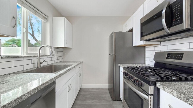 Building Photo - 1216 E Desert Park Ln