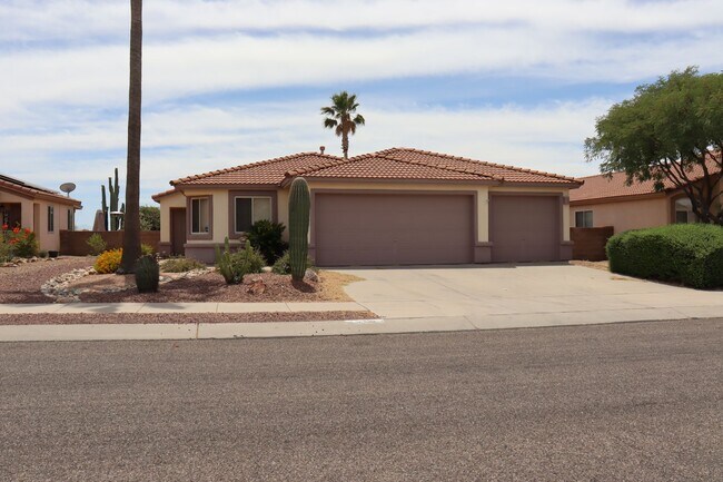 Building Photo - 4943 W Rosebay Dr