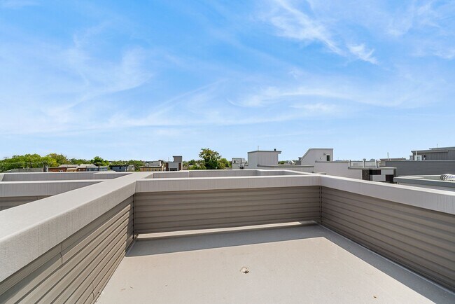Building Photo - 2156 N Randolph St