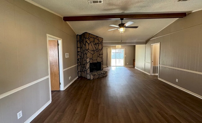 Building Photo - 654 Mayflower Dr