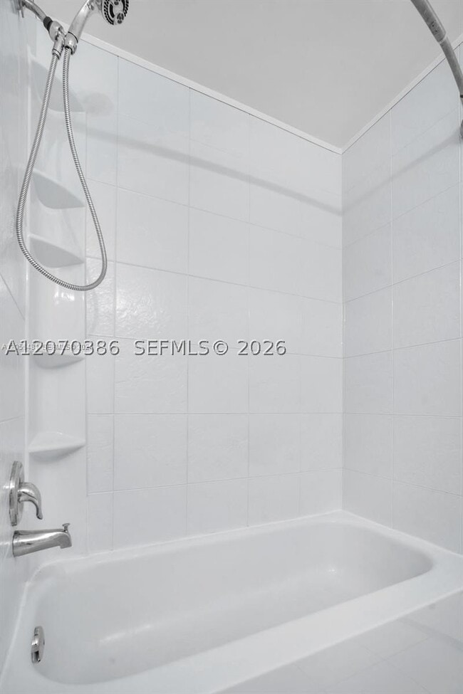 Building Photo - 800 Sorrento Dr