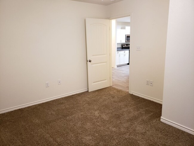 Building Photo - Spacious NISD home