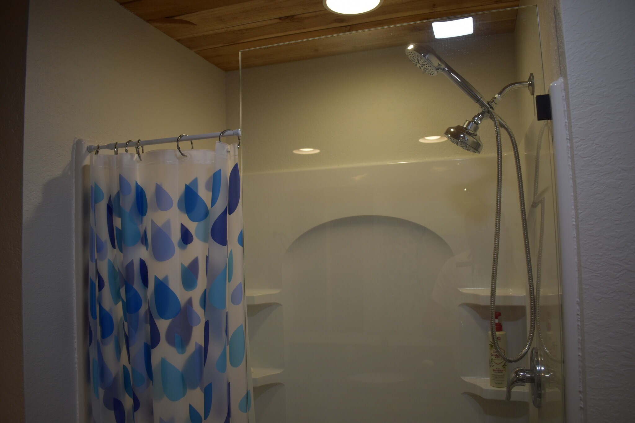 Building Photo - 6587 Rolling Hills Dr