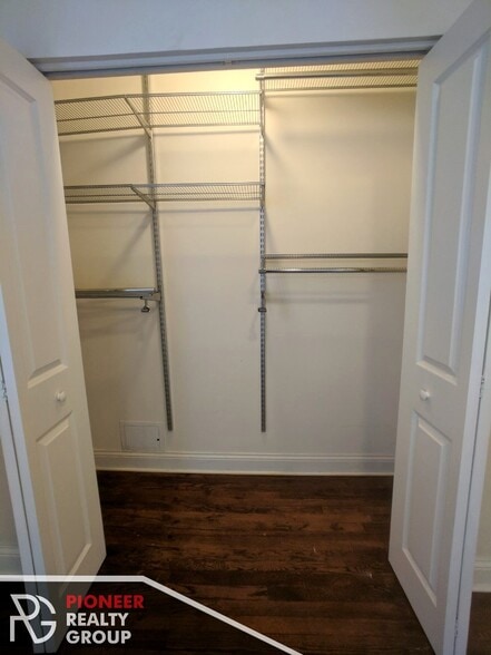 Building Photo - 736 W Addison St