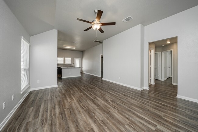 Building Photo - 610 Fallbrook Dr