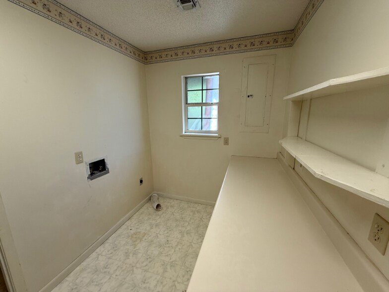 Building Photo - 4936 LA-1