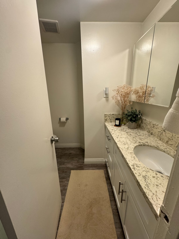 Building Photo - 4015 Crest Dr