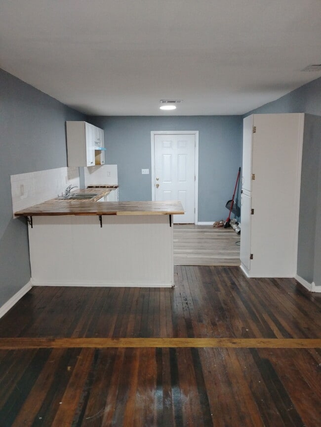 Building Photo - 321 N 18th Ave