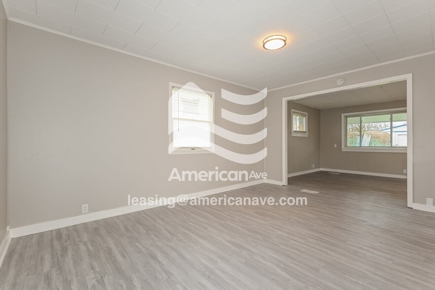 Building Photo - 933 Sycamore St