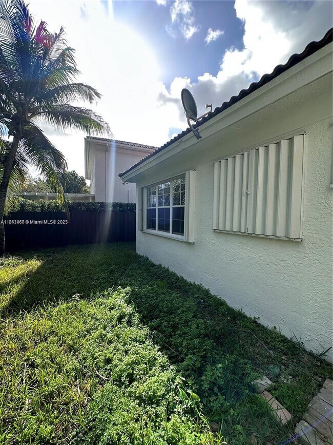 Building Photo - 11123 NW 71st Terrace