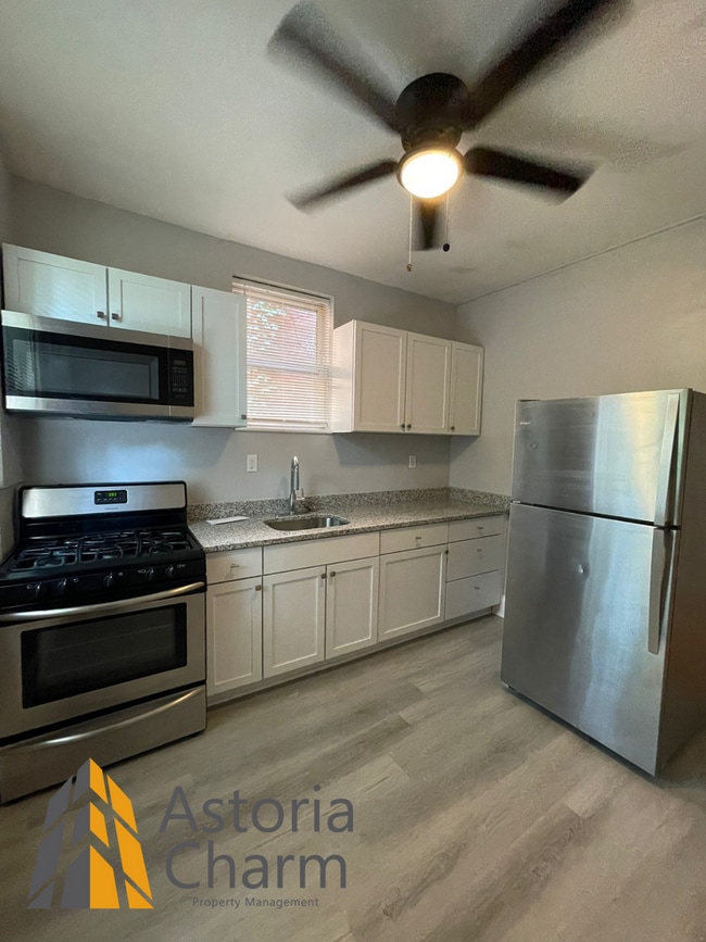 Building Photo - 2 Bedroom + Den with Finished Basement & Fenced Yard