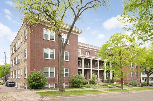 Building Photo - 1117 W Franklin Ave