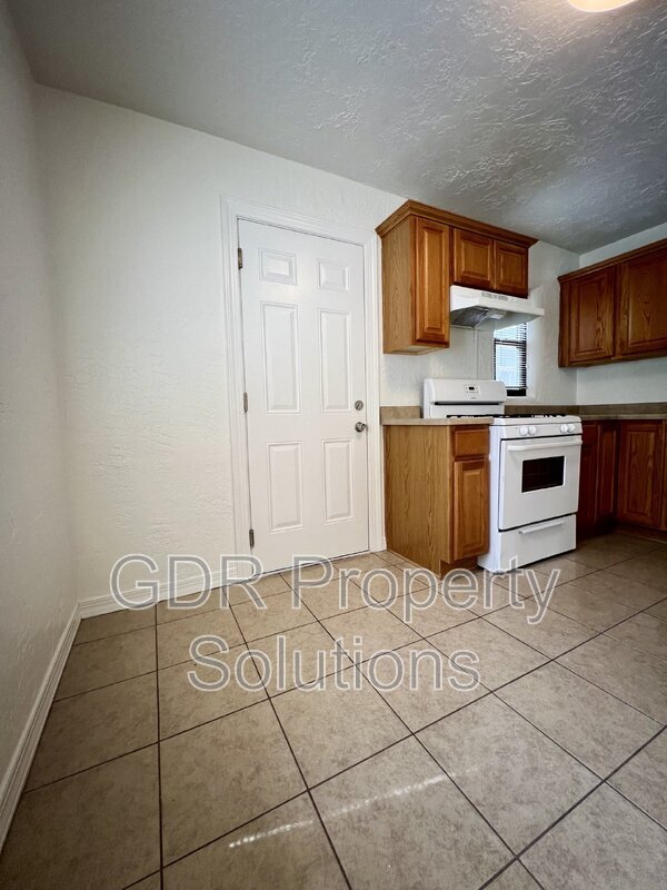 Building Photo - 3529 Ross Ave SE