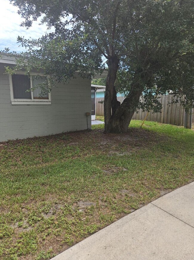Building Photo - BEAUTIFUL 4 BEDROOM 2 BATH HOME IN THE BEA...