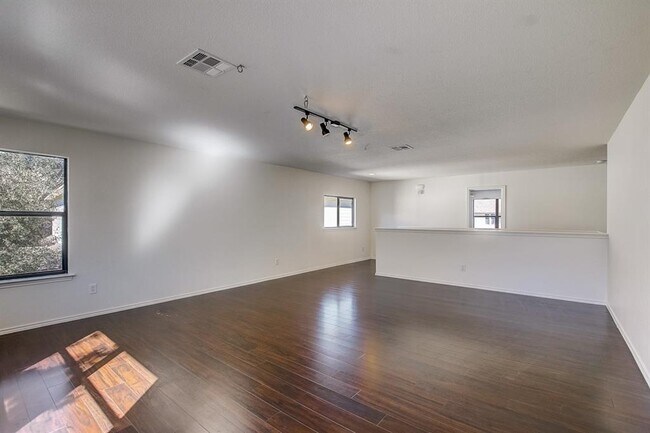 Building Photo - 507 Tyree Rd