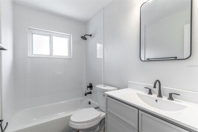 Building Photo - 16880 SE 63rd Ln