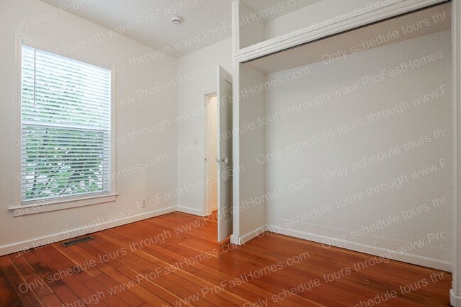 Building Photo - 5527 SE 71st Ave