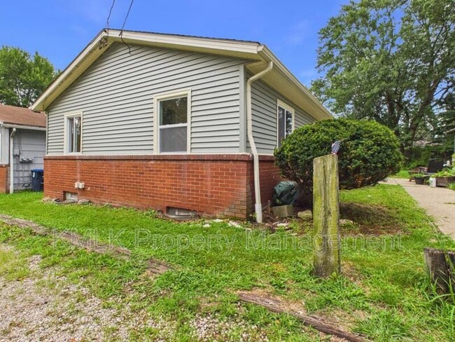 Building Photo - 1622 Merrill Ave