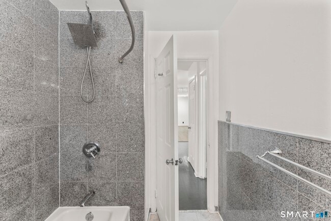 Building Photo - 5 Arden Rd