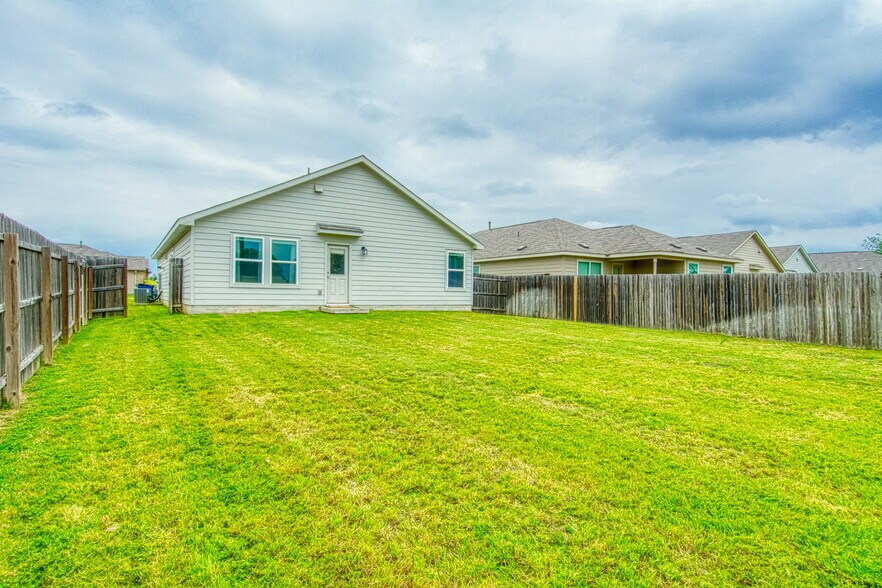Building Photo - 12668 Saverne Way