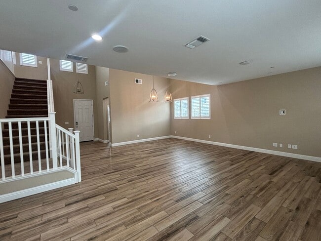 Building Photo - Modern 4BD Home in Brighton Landing | Solar | Bed & Bath Downstairs