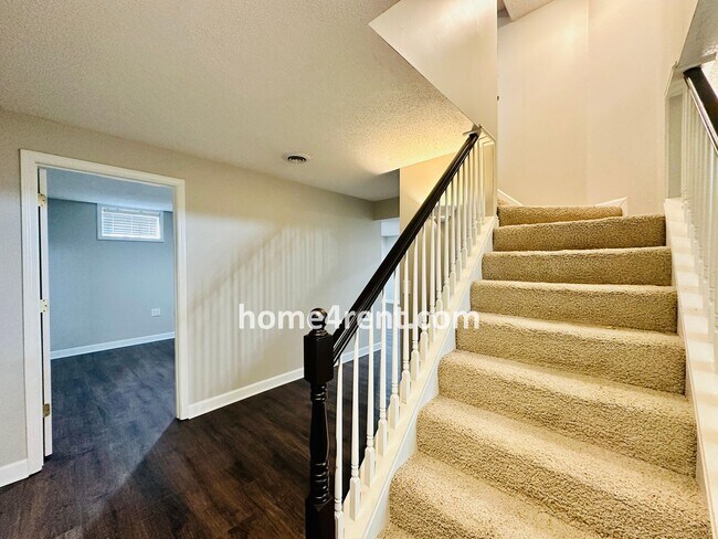 Building Photo - Elegant Cul-de-Sac Retreat with 5th Bedroo...