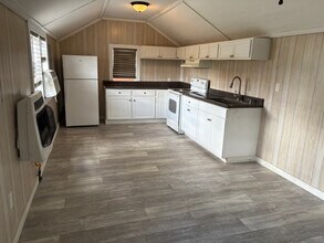 Building Photo - 2410 N Hwy 25 W